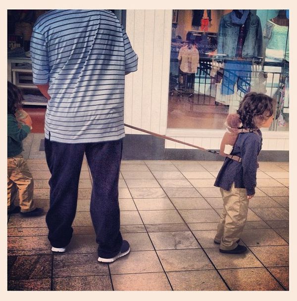 leashing_kids_01