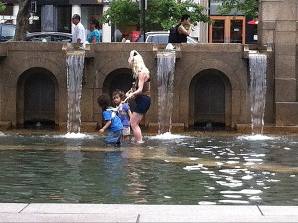 leashing_kids_08
