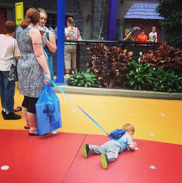 leashing_kids_09