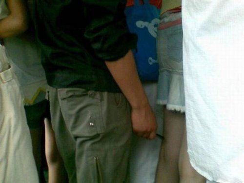 man_taking_upskirt_photo_12