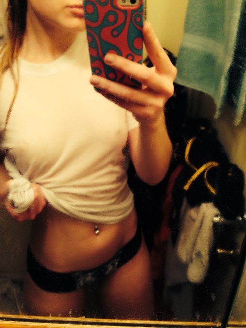 girls_posing_for_selfie__22