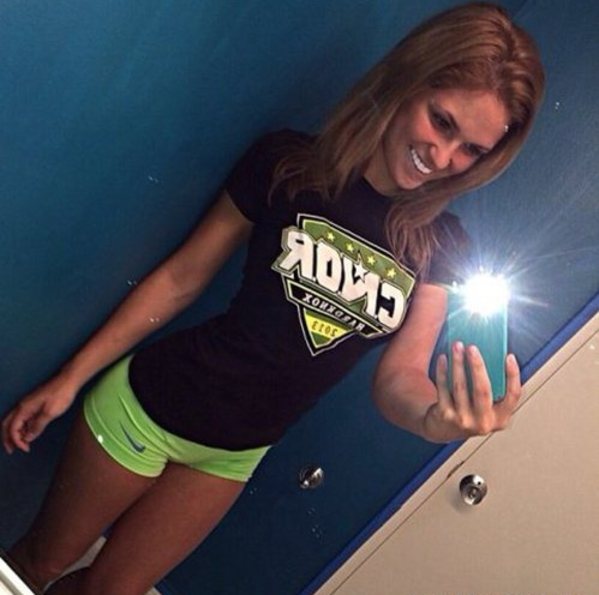 girls_posing_for_selfie__36