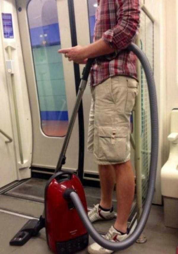 weird_people_in_Train06