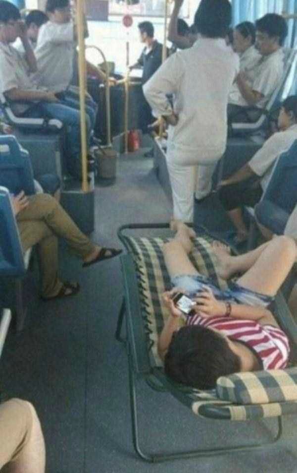 weird_people_in_Train29